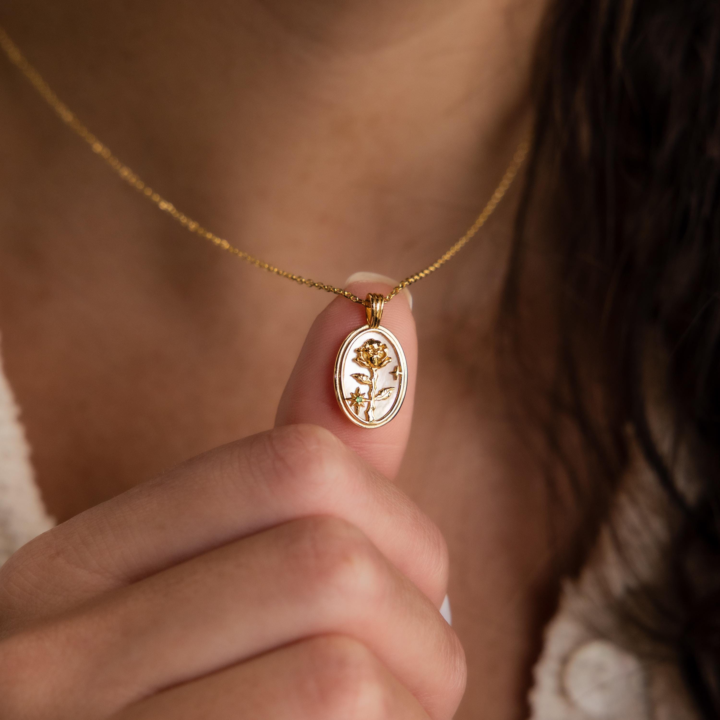 レディースステンレススチールフラワーペンダントネックレス12 - Birth Flower Necklace のレビューと価格